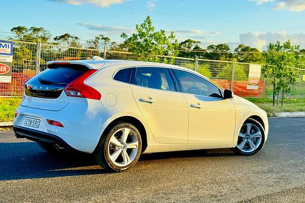 2014 Volvo V40 D4 LUXURY M 2.0L DT Turbo Diesel Hatch