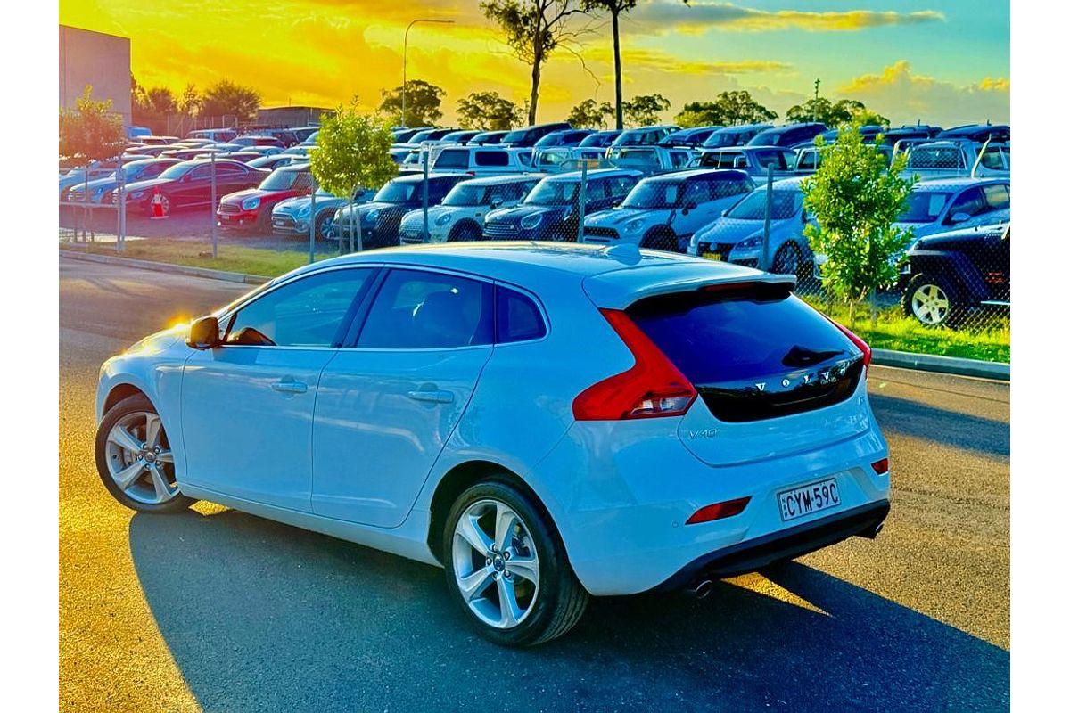 2014 Volvo V40 D4 LUXURY M 2.0L DT Turbo Diesel Hatch
