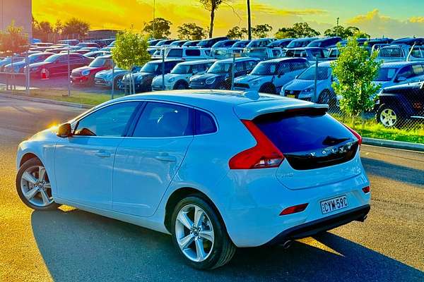 2014 Volvo V40 D4 LUXURY M 2.0L DT Turbo Diesel Hatch