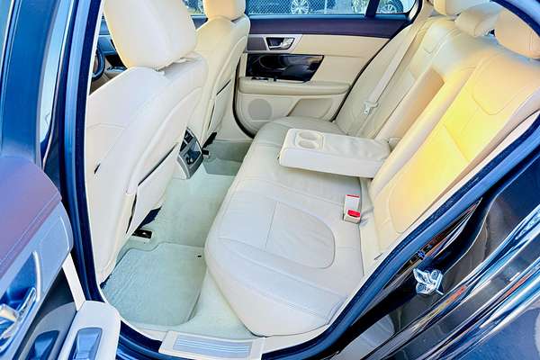 2011 Jaguar XF SV6 3.0 Twin Turbo DIESEL S LUXURY Saloon