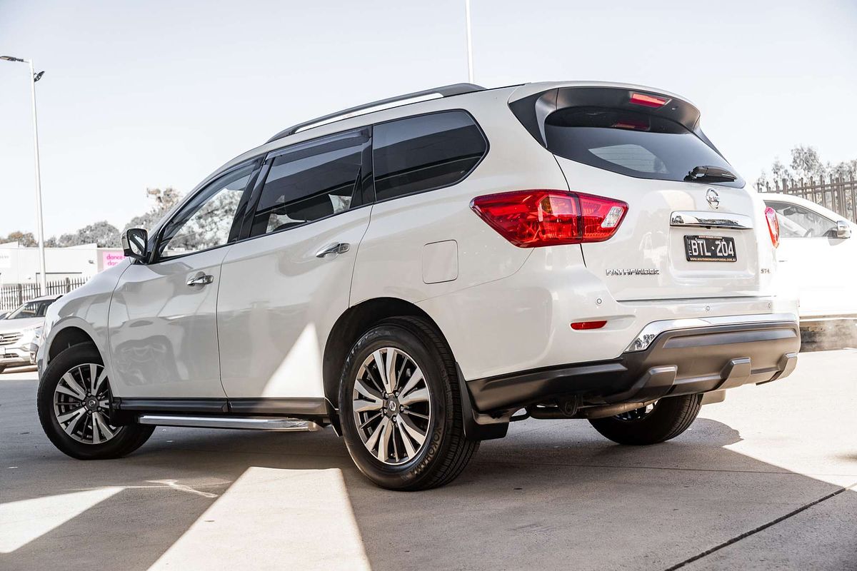 2017 Nissan Pathfinder ST-L R52 Series II