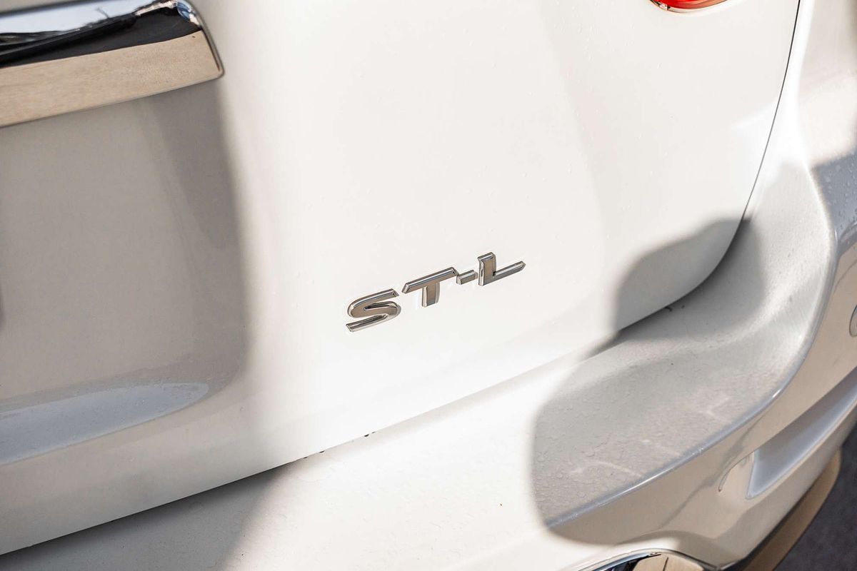 2017 Nissan Pathfinder ST-L R52 Series II