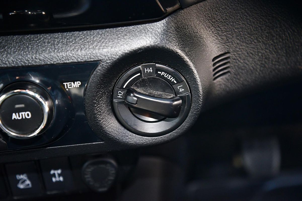 2018 Toyota Hilux SR5 GUN126R 4X4