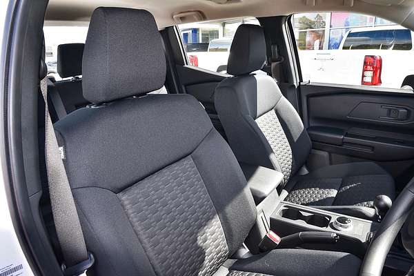 2025 Mitsubishi Triton GLX MV 4X4