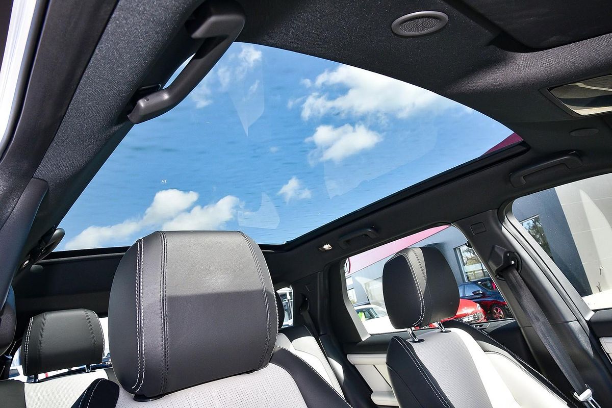 2024 Land Rover Discovery Sport P250 Dynamic HSE L550