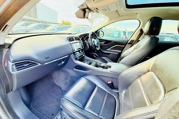 2017 Jaguar F-PACE 20d Prestige X761