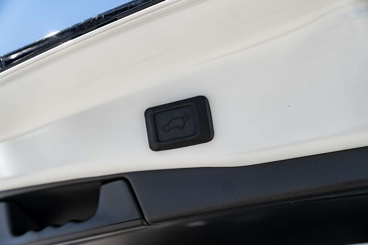 2024 Toyota RAV4 XSE AXAH52R