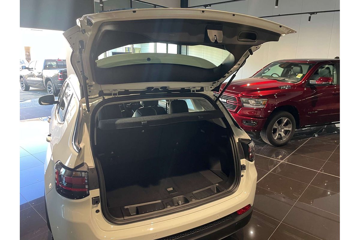 2025 RAM 1500 Laramie Sport Hurricane SO RamBox DT 4X4 SWB