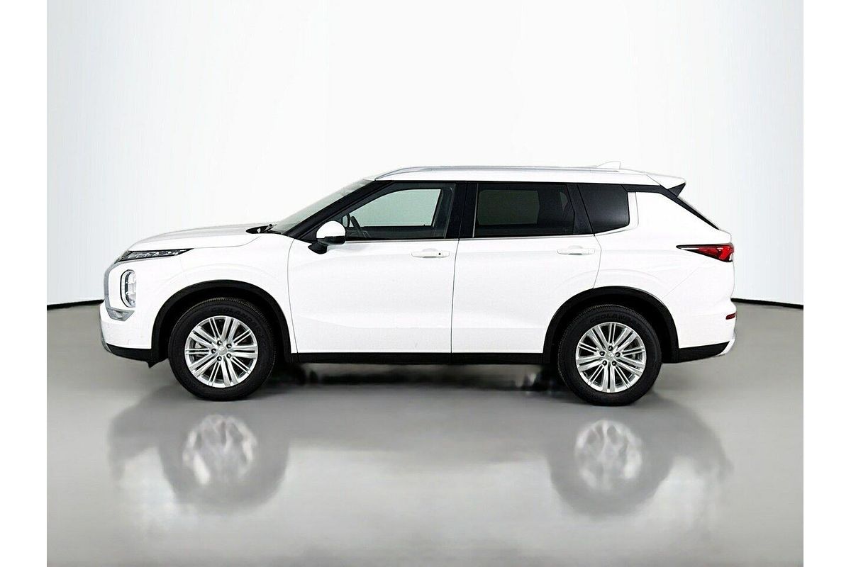 2024 Mitsubishi Outlander LS ZM
