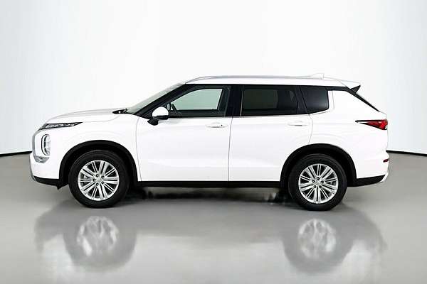 2024 Mitsubishi Outlander LS ZM