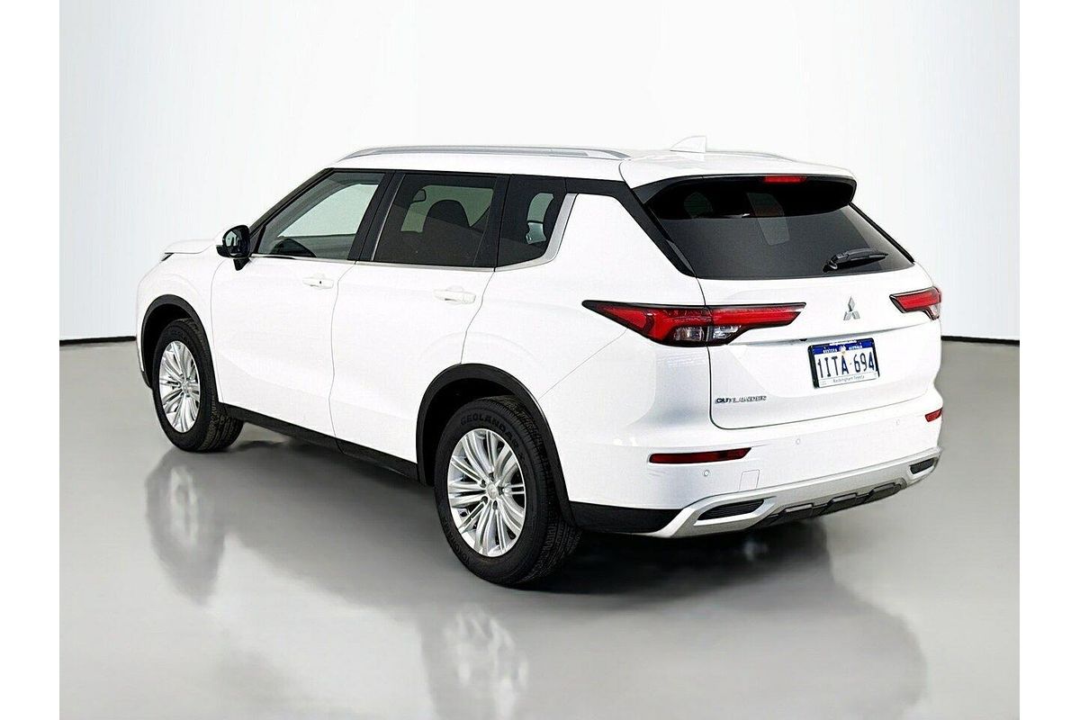 2024 Mitsubishi Outlander LS ZM