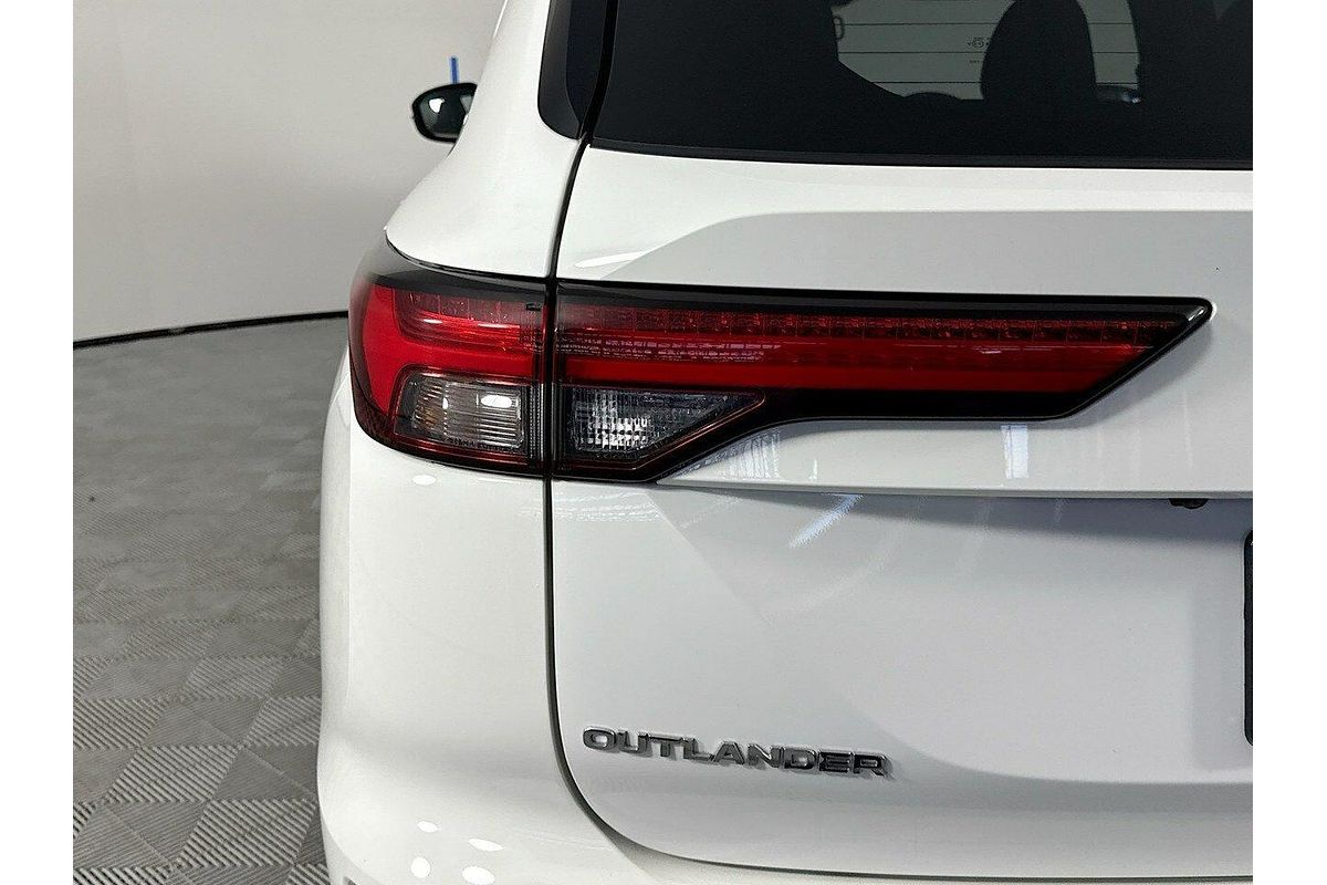 2024 Mitsubishi Outlander LS ZM