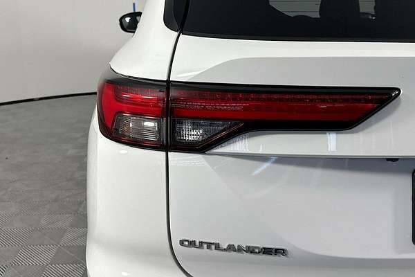 2024 Mitsubishi Outlander LS ZM
