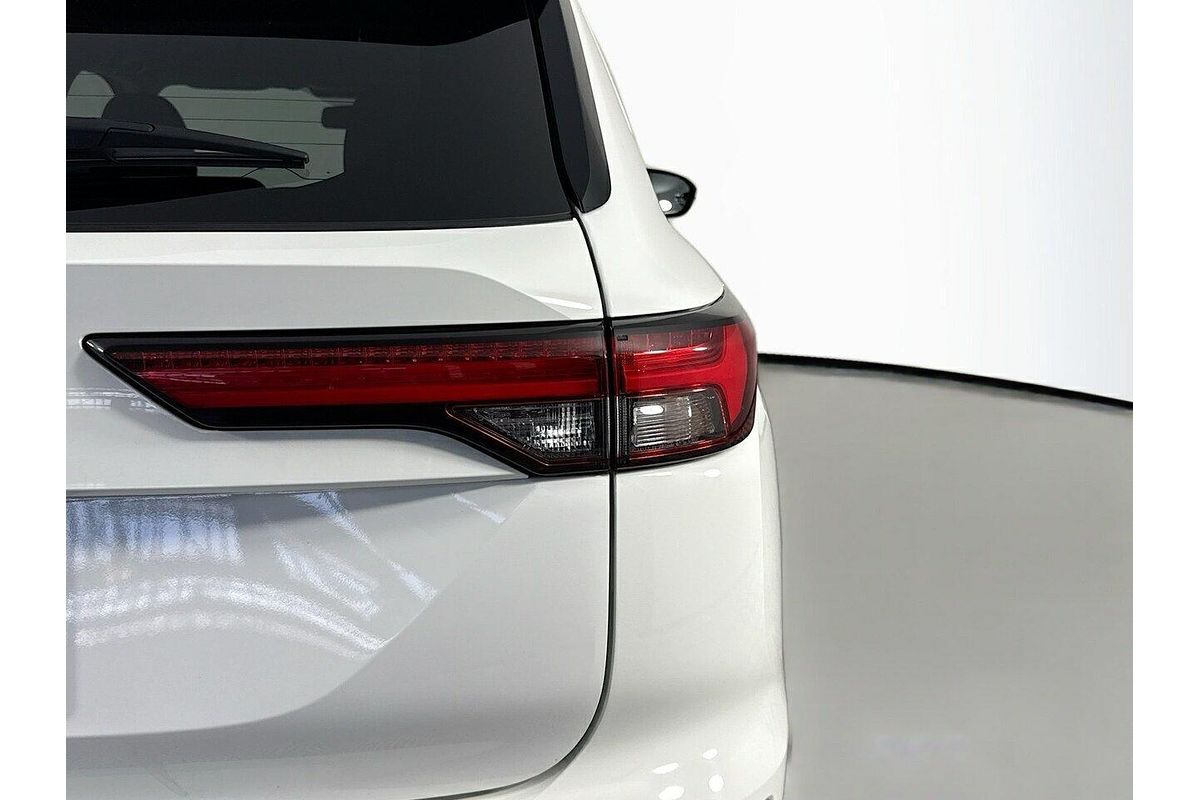 2024 Mitsubishi Outlander LS ZM
