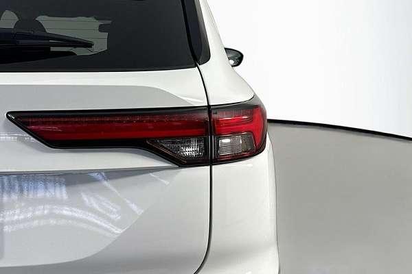 2024 Mitsubishi Outlander LS ZM