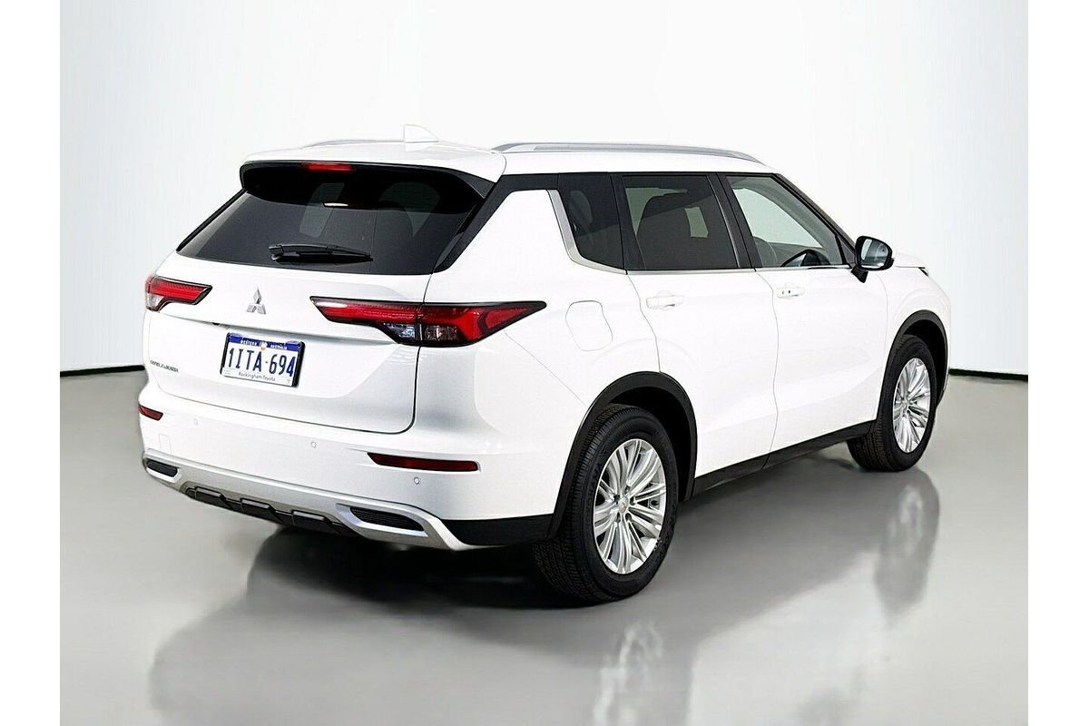 2024 Mitsubishi Outlander LS ZM