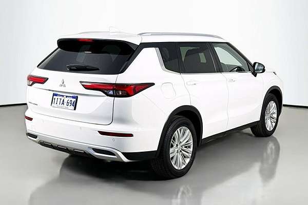 2024 Mitsubishi Outlander LS ZM