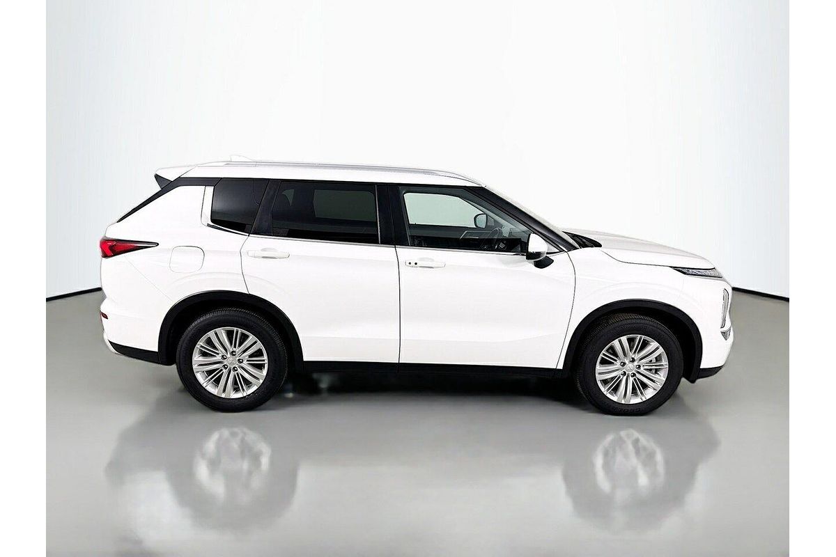 2024 Mitsubishi Outlander LS ZM