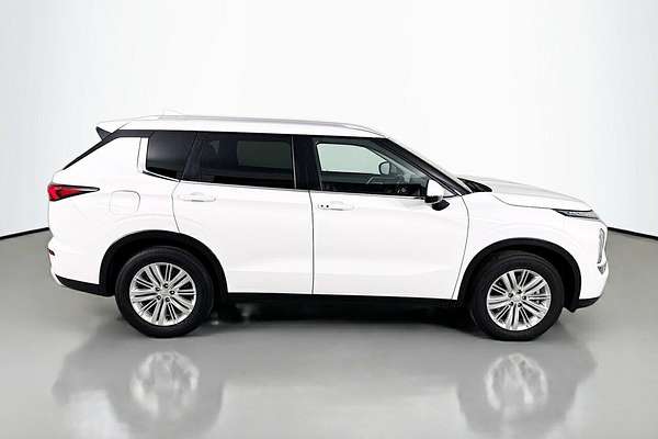 2024 Mitsubishi Outlander LS ZM