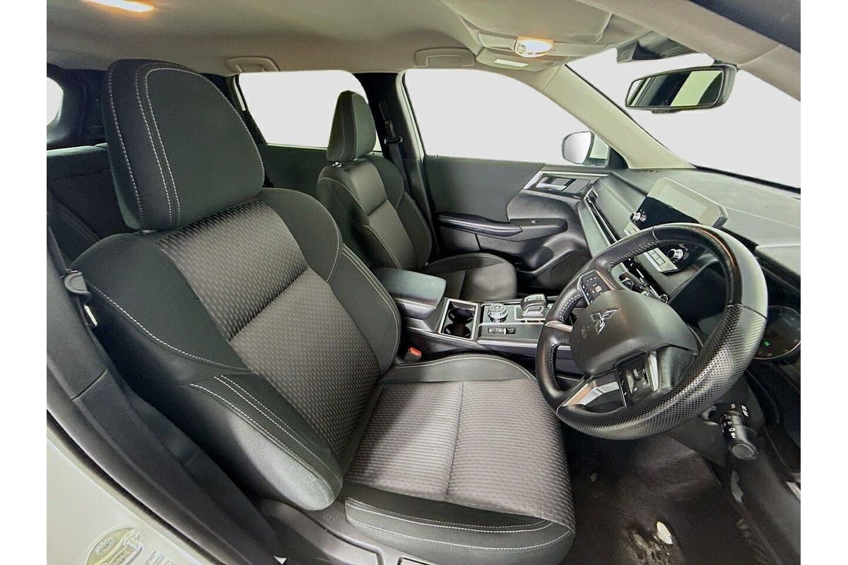 2024 Mitsubishi Outlander LS ZM