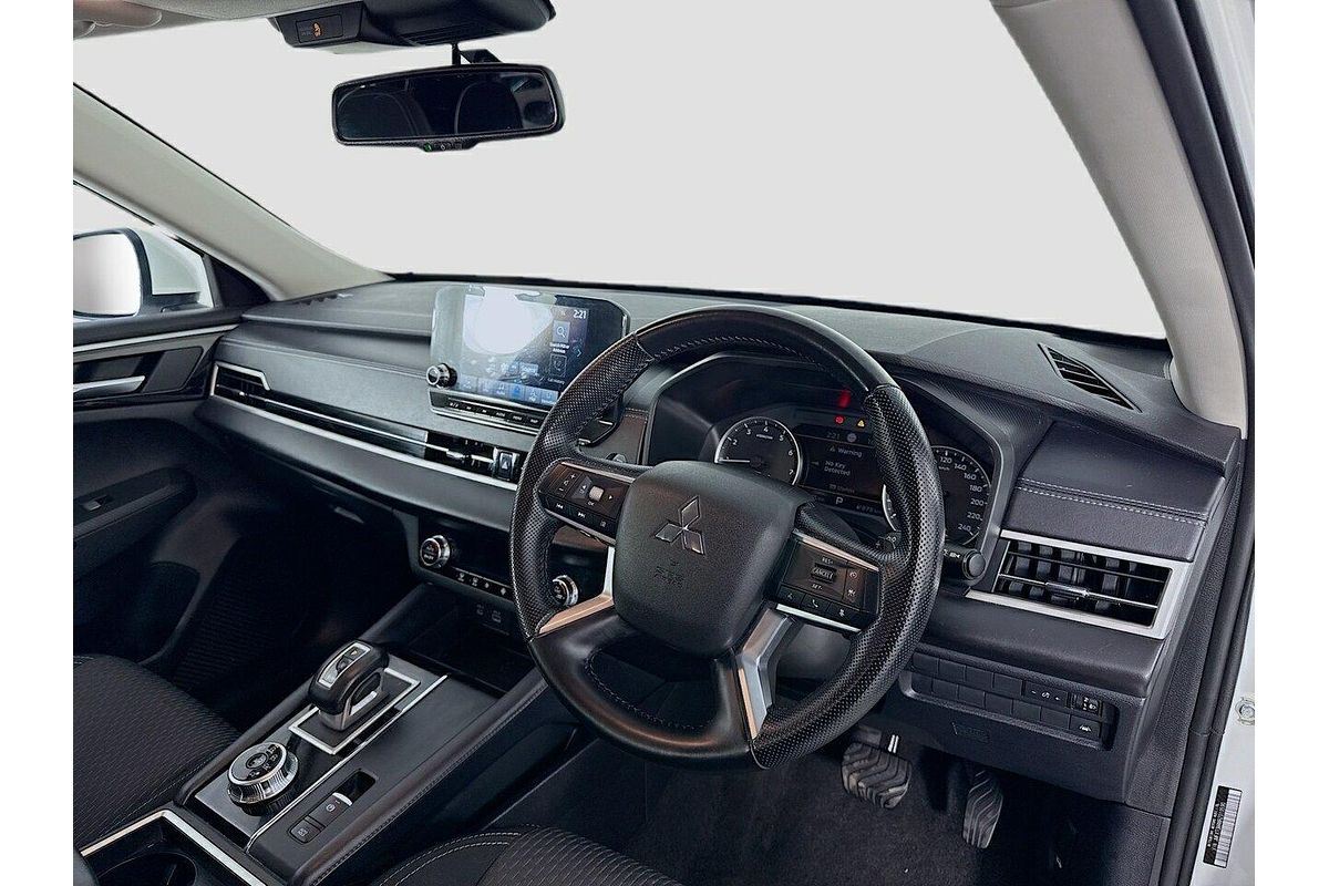 2024 Mitsubishi Outlander LS ZM