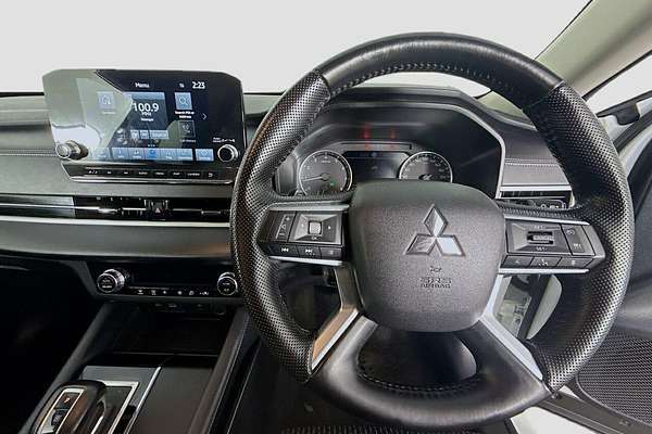 2024 Mitsubishi Outlander LS ZM