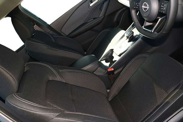 2025 Nissan QASHQAI ST-L J12