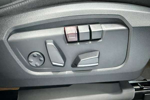 2025 BMW X1 xDrive20i U11