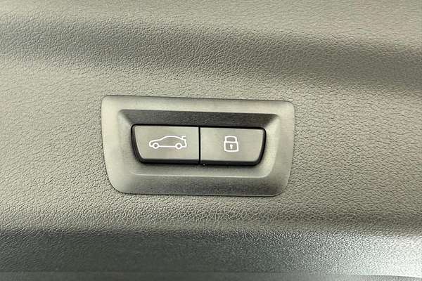 2025 BMW X1 xDrive20i U11