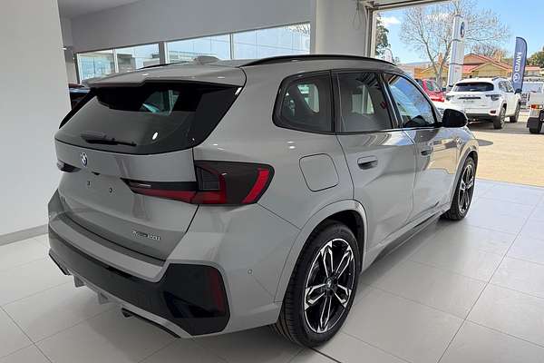 2025 BMW X1 xDrive20i U11
