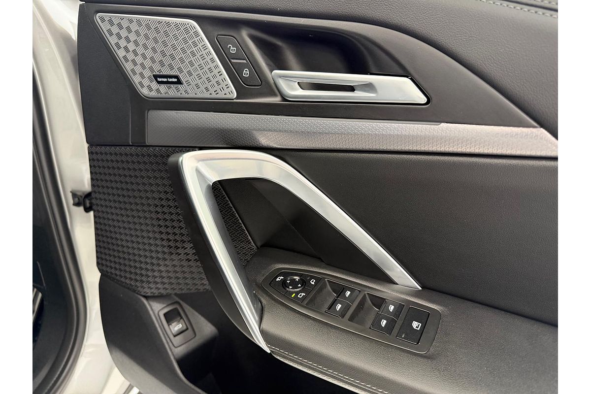 2025 BMW X1 xDrive20i U11