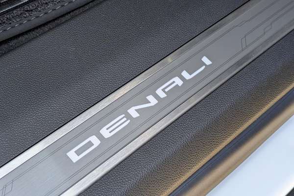 2025 GMC Yukon Denali T1