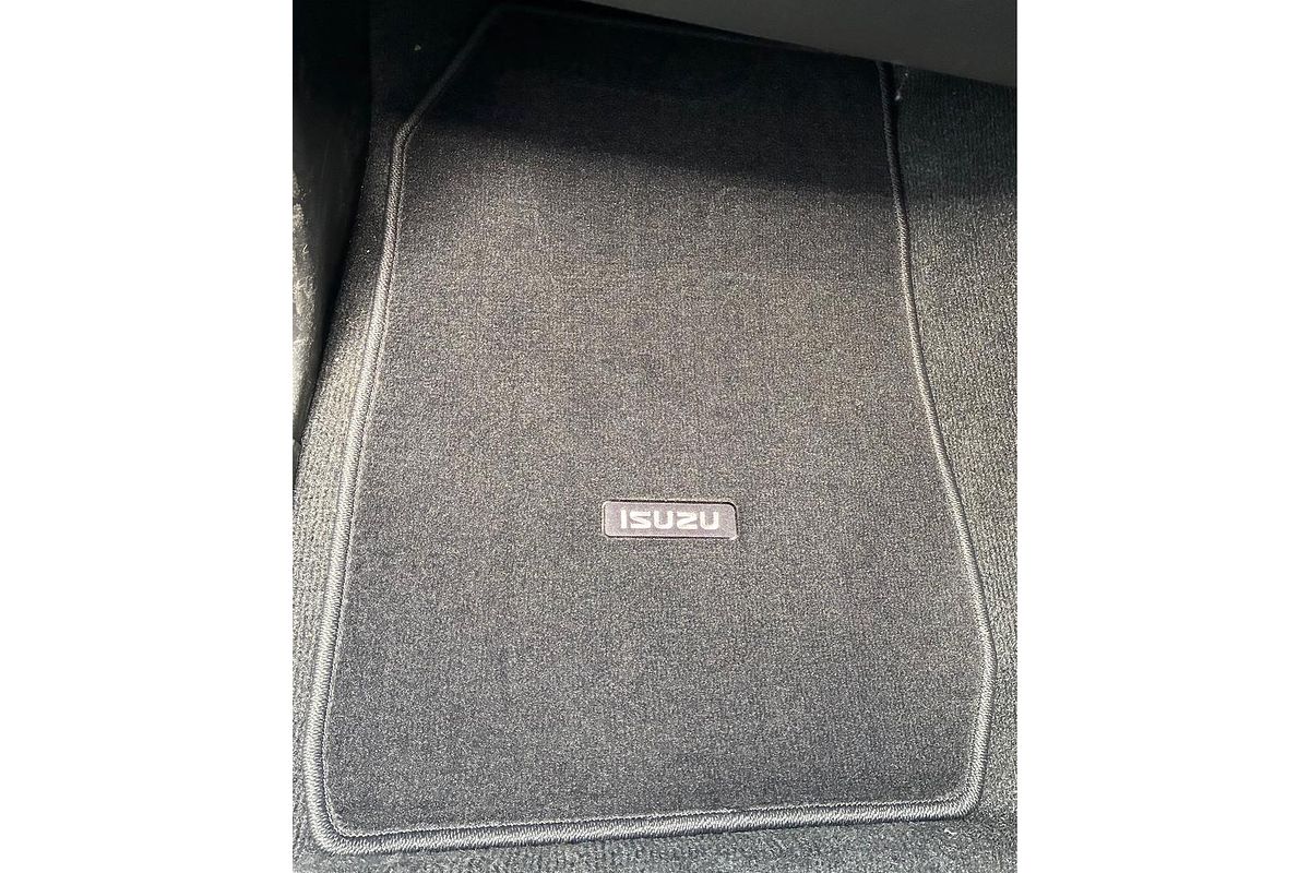 2025 Isuzu MU-X X-TERRAIN