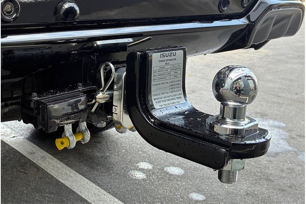 2025 Isuzu MU-X X-TERRAIN