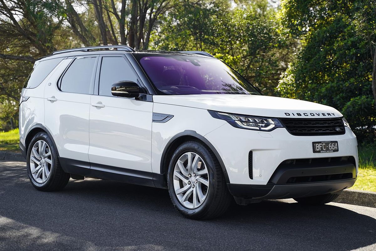 2020 Land Rover Discovery SD6 SE Series 5