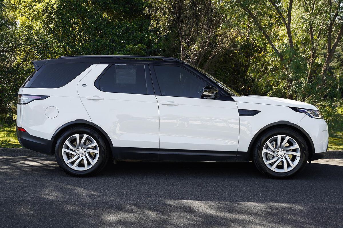 2020 Land Rover Discovery SD6 SE Series 5
