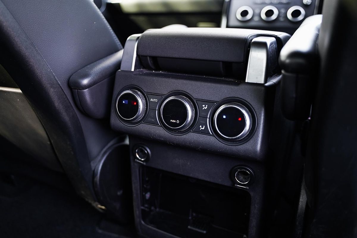 2020 Land Rover Discovery SD6 SE Series 5