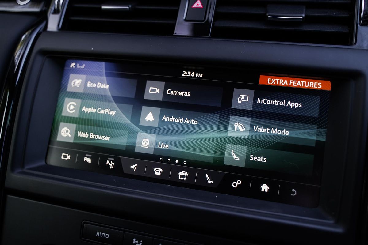 2020 Land Rover Discovery SD6 SE Series 5