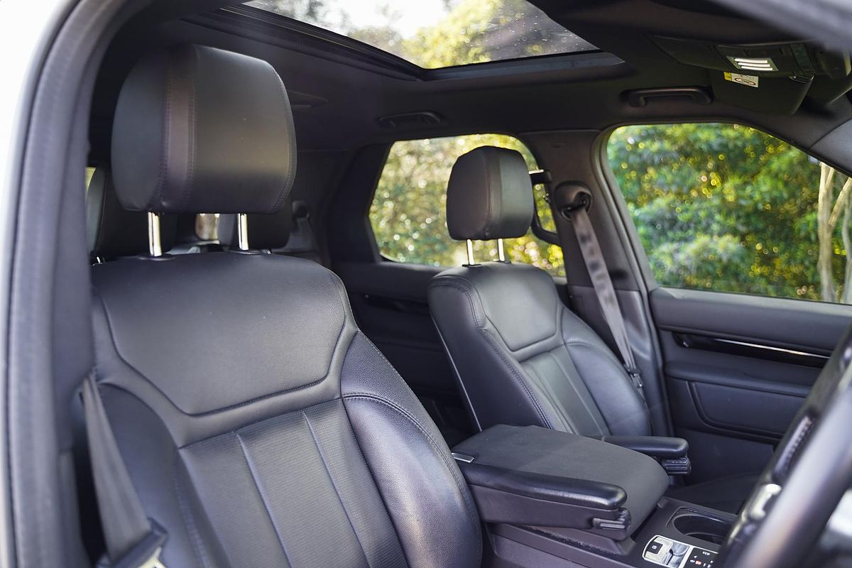 2020 Land Rover Discovery SD6 SE Series 5