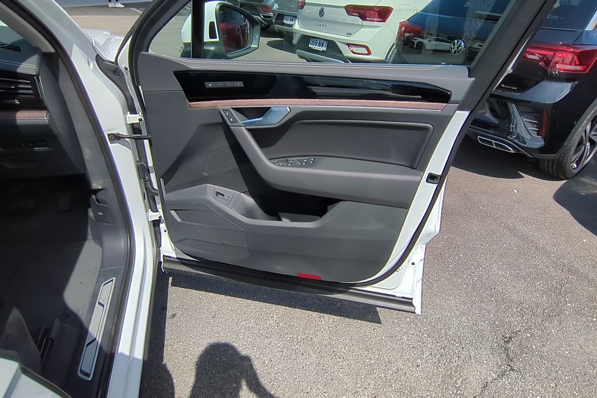 2025 Volkswagen Touareg 170TDI RC