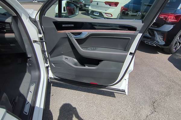 2025 Volkswagen Touareg 170TDI RC