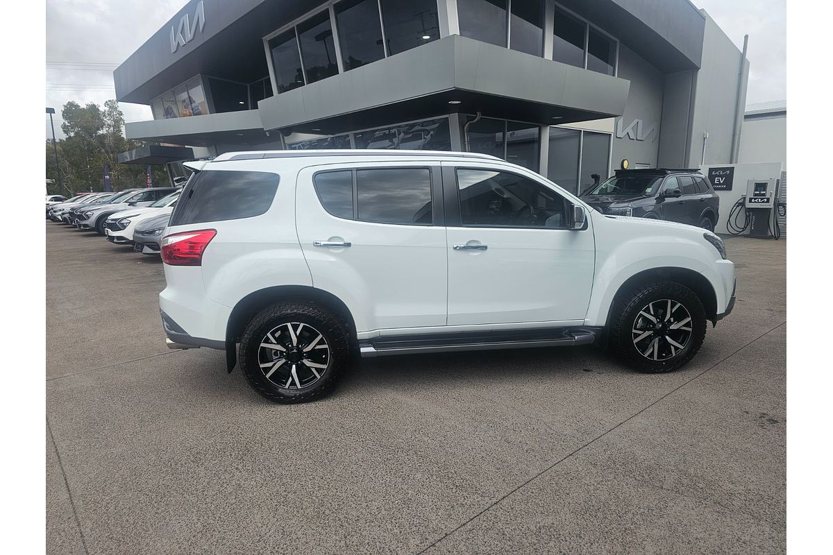 2020 Isuzu MU-X LS-T