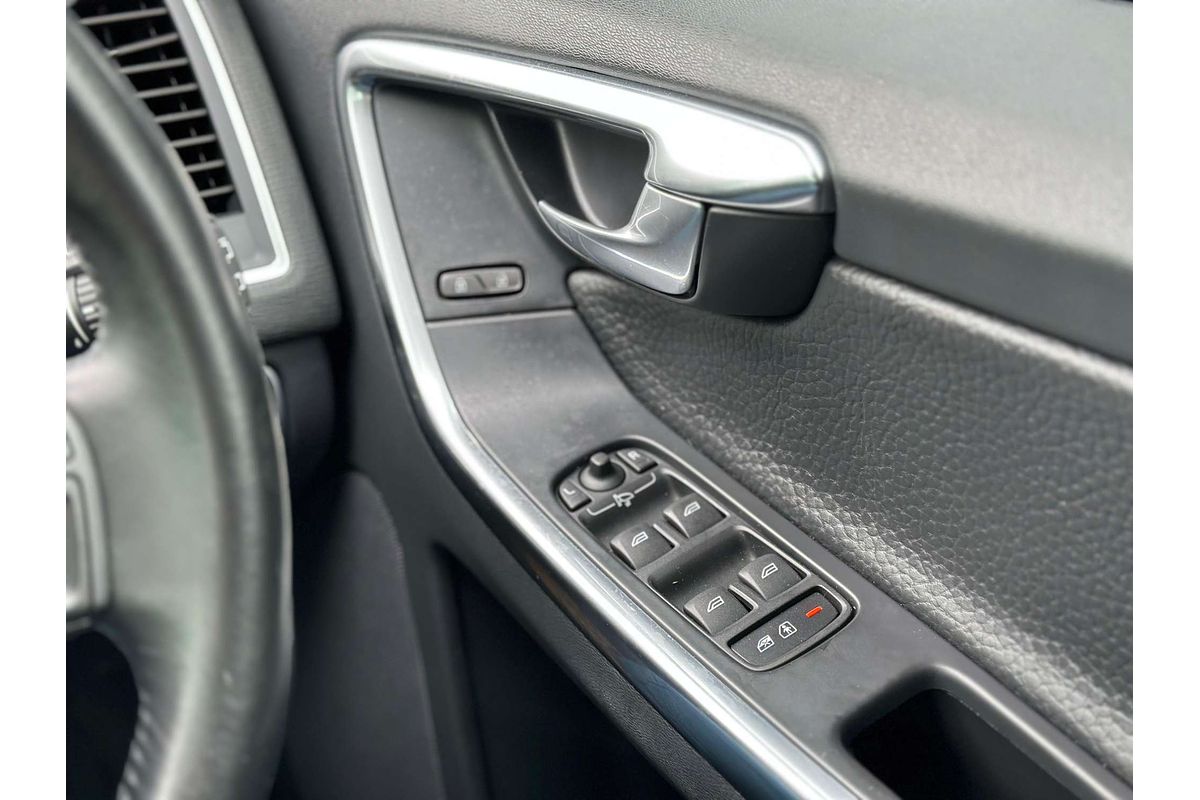 2014 Volvo XC60 T5 Kinetic
