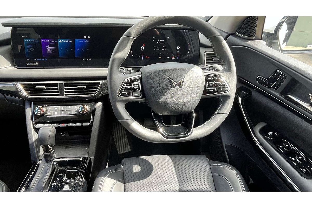 2025 Mahindra XUV700 AX7L