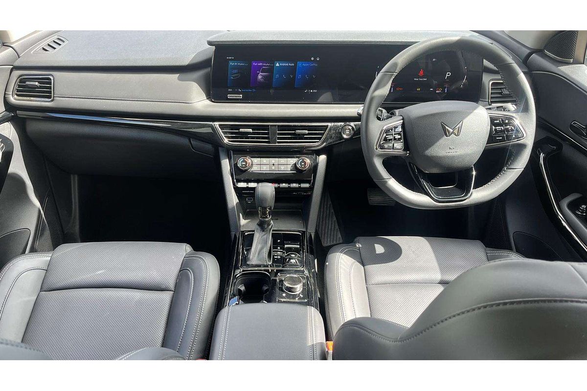 2025 Mahindra XUV700 AX7L