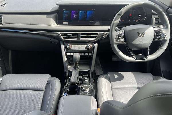 2025 Mahindra XUV700 AX7L