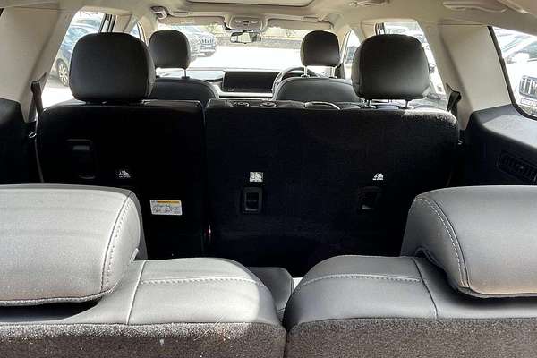 2025 Mahindra XUV700 AX7L
