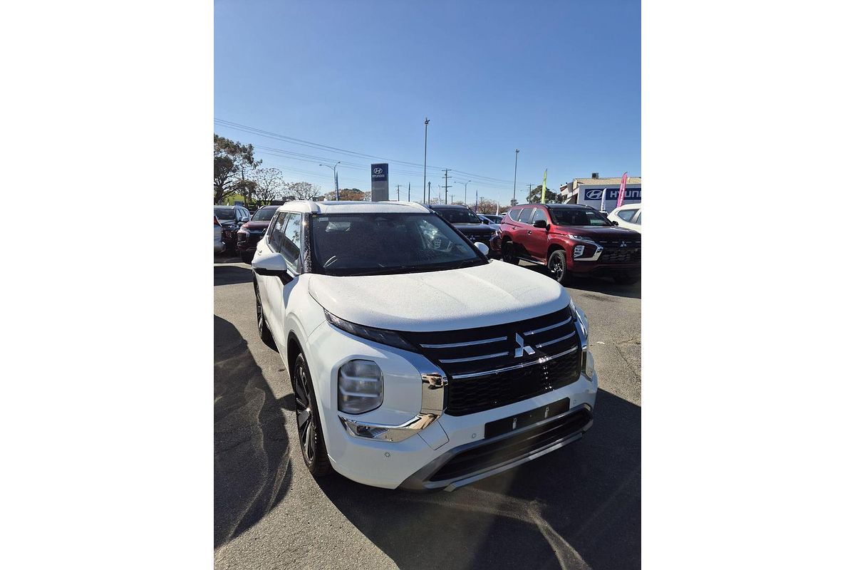 2025 Mitsubishi Outlander Exceed ZM