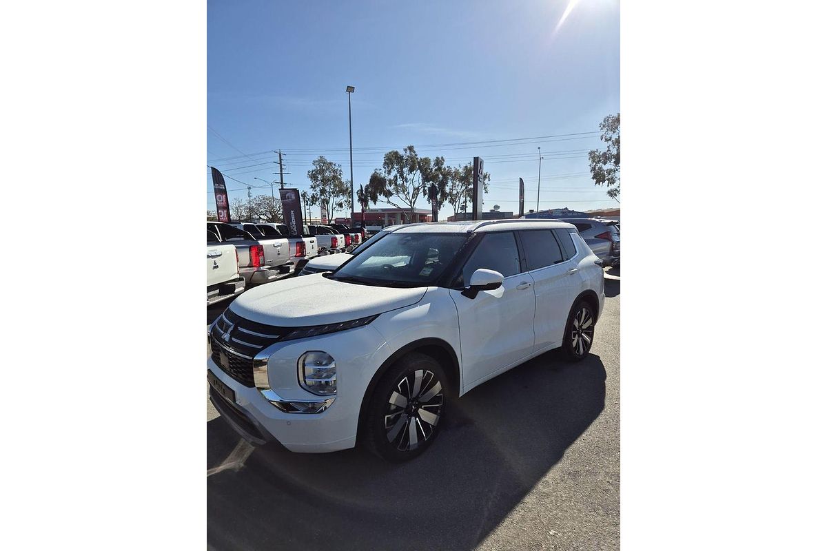 2025 Mitsubishi Outlander Exceed ZM