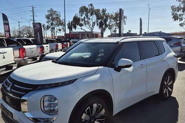 2025 Mitsubishi Outlander Exceed ZM